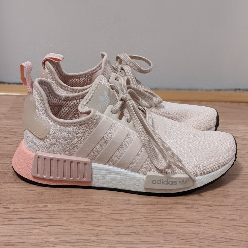 NWOT Adidas NMD_R1 Linen Vapour Pink